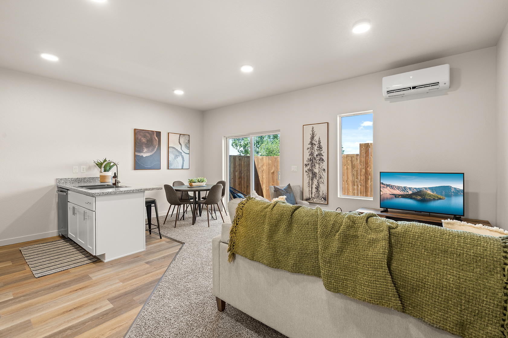 2028 Sunset Dr #9, Medford, OR 97501