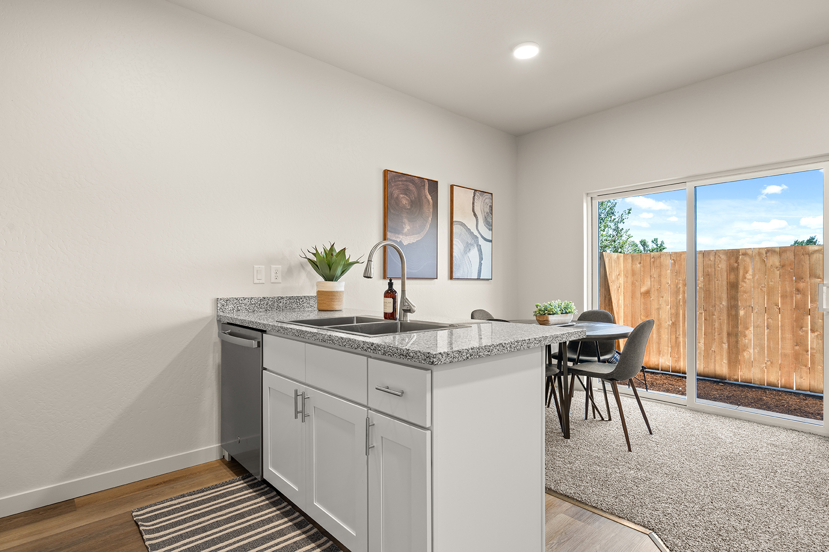 2028 Sunset Dr #9, Medford, OR 97501