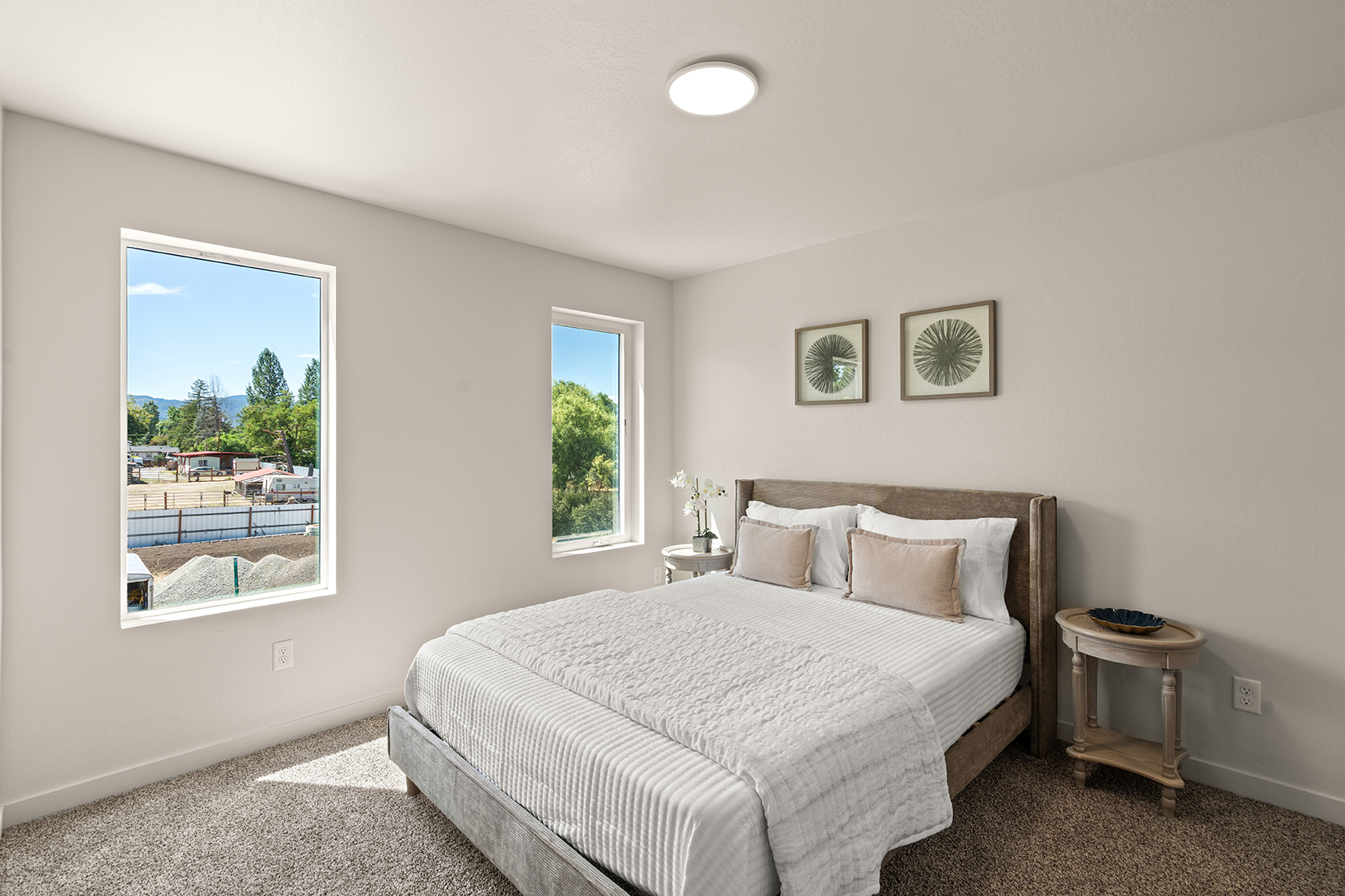 2028 Sunset Dr #9, Medford, OR 97501