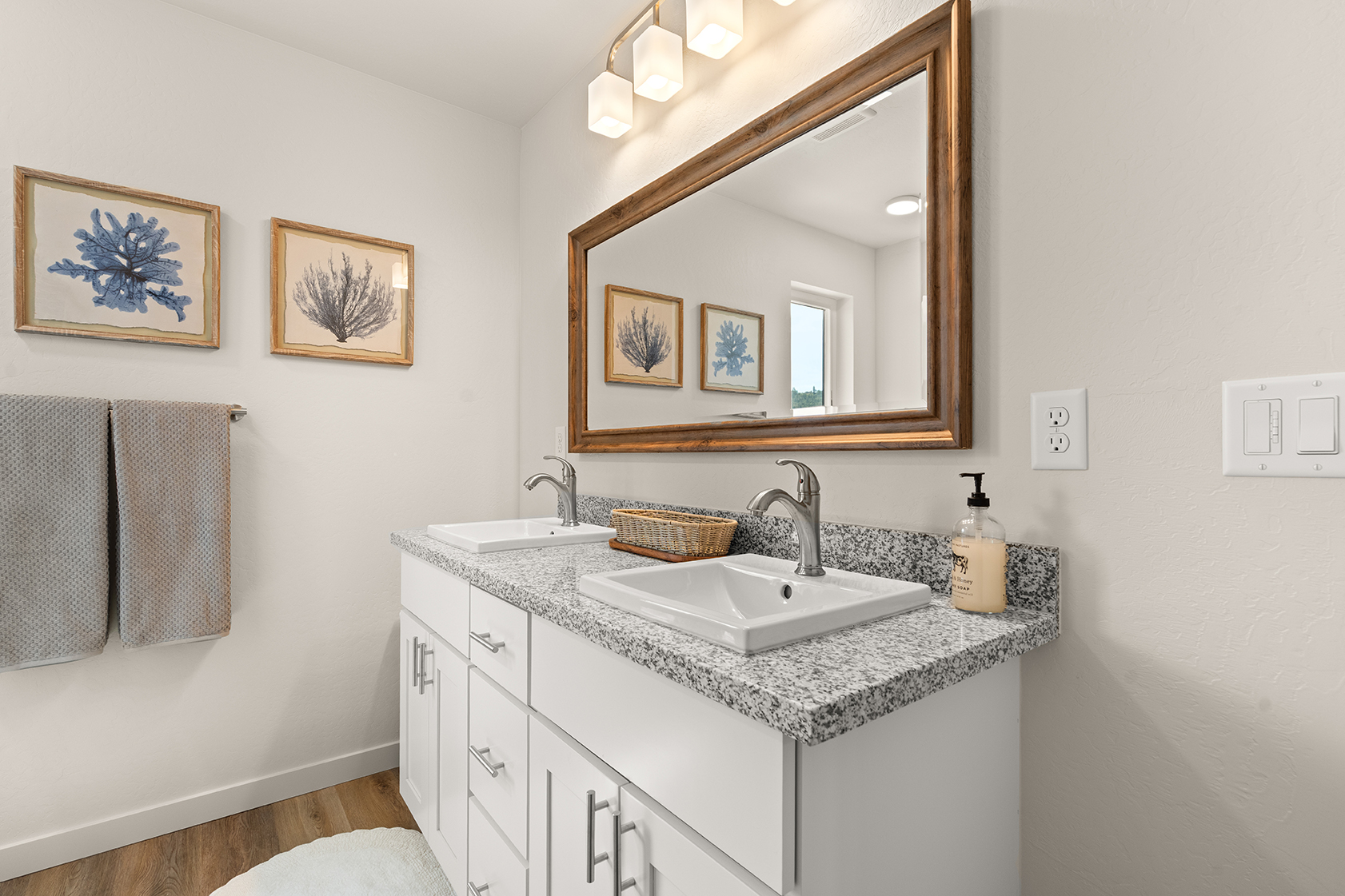 2028 Sunset Dr #9, Medford, OR 97501