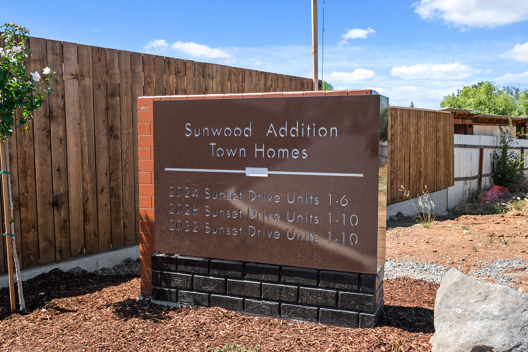 2028 Sunset Dr #9, Medford, OR 97501