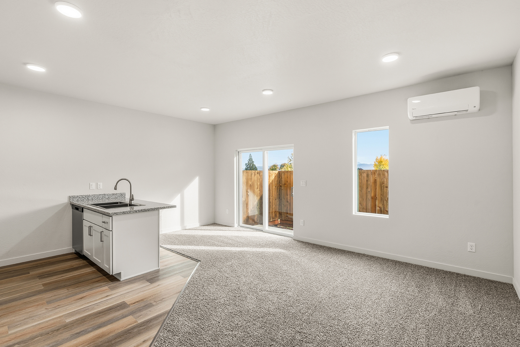 2028 Sunset Dr #4, Medford, OR 97501