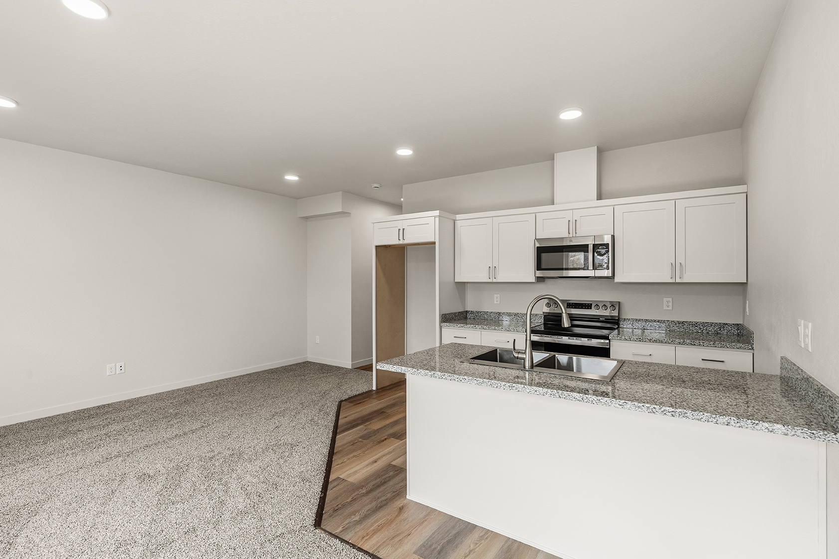 2028 Sunset Dr #4, Medford, OR 97501