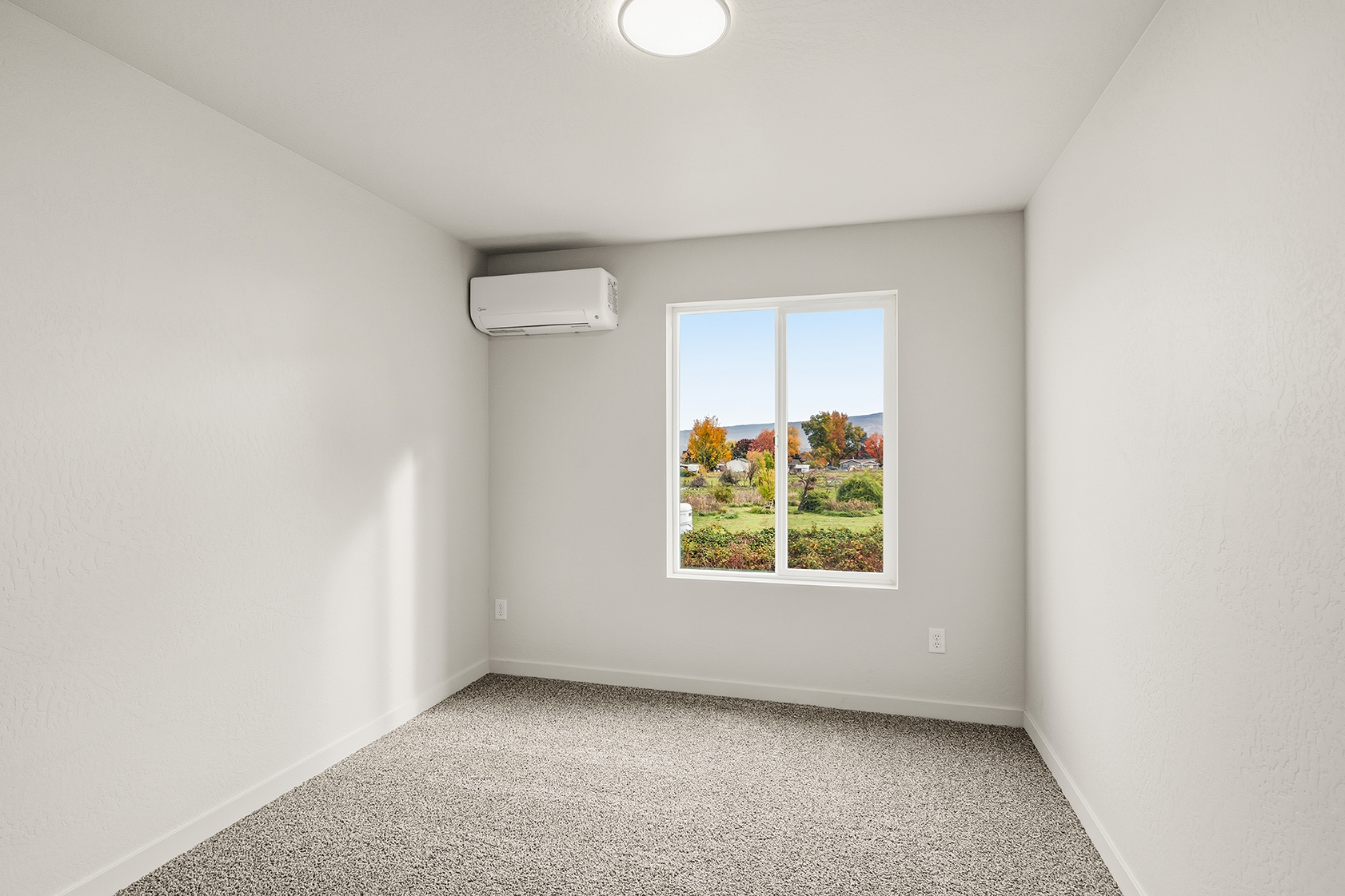 2028 Sunset Dr #4, Medford, OR 97501