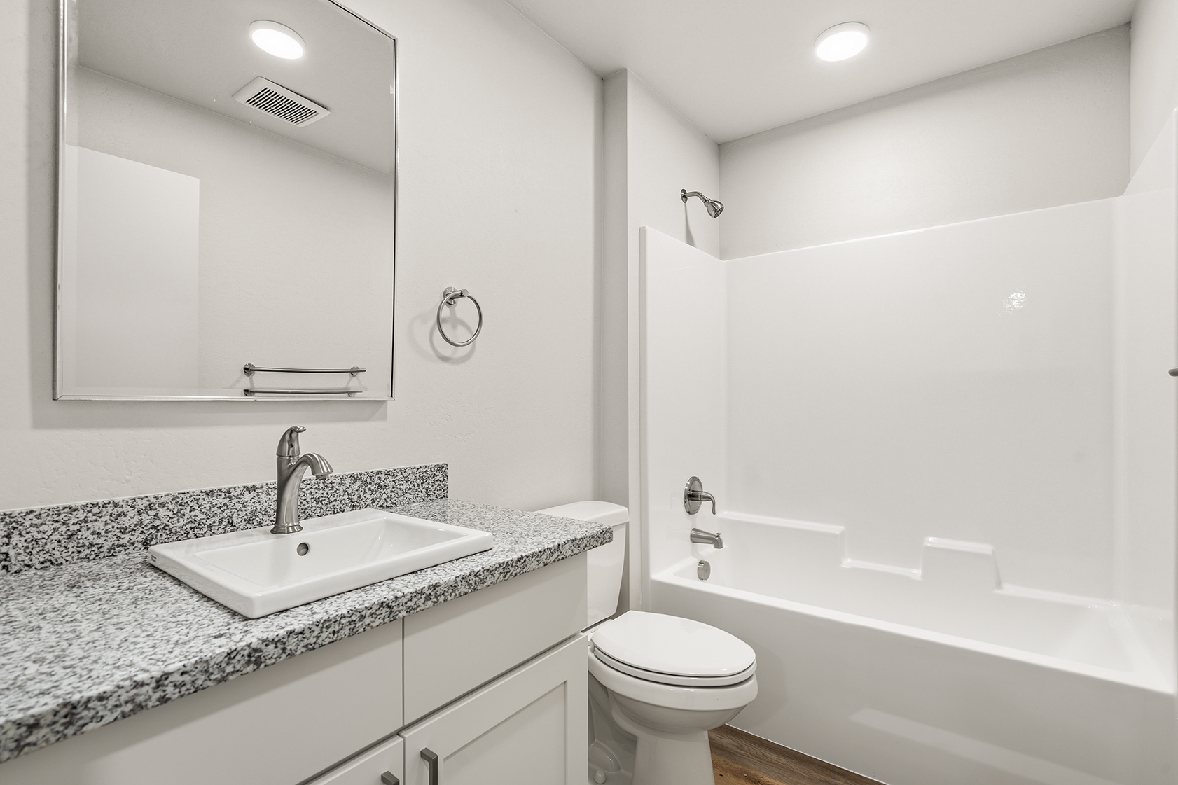 2028 Sunset Dr #4, Medford, OR 97501