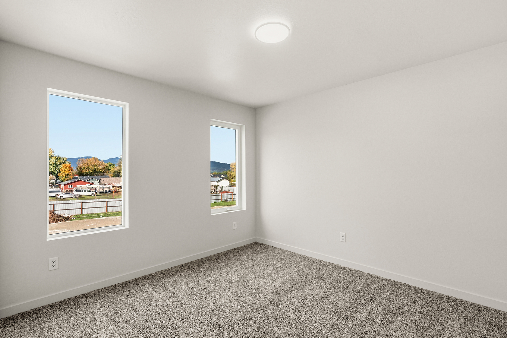 2028 Sunset Dr #4, Medford, OR 97501