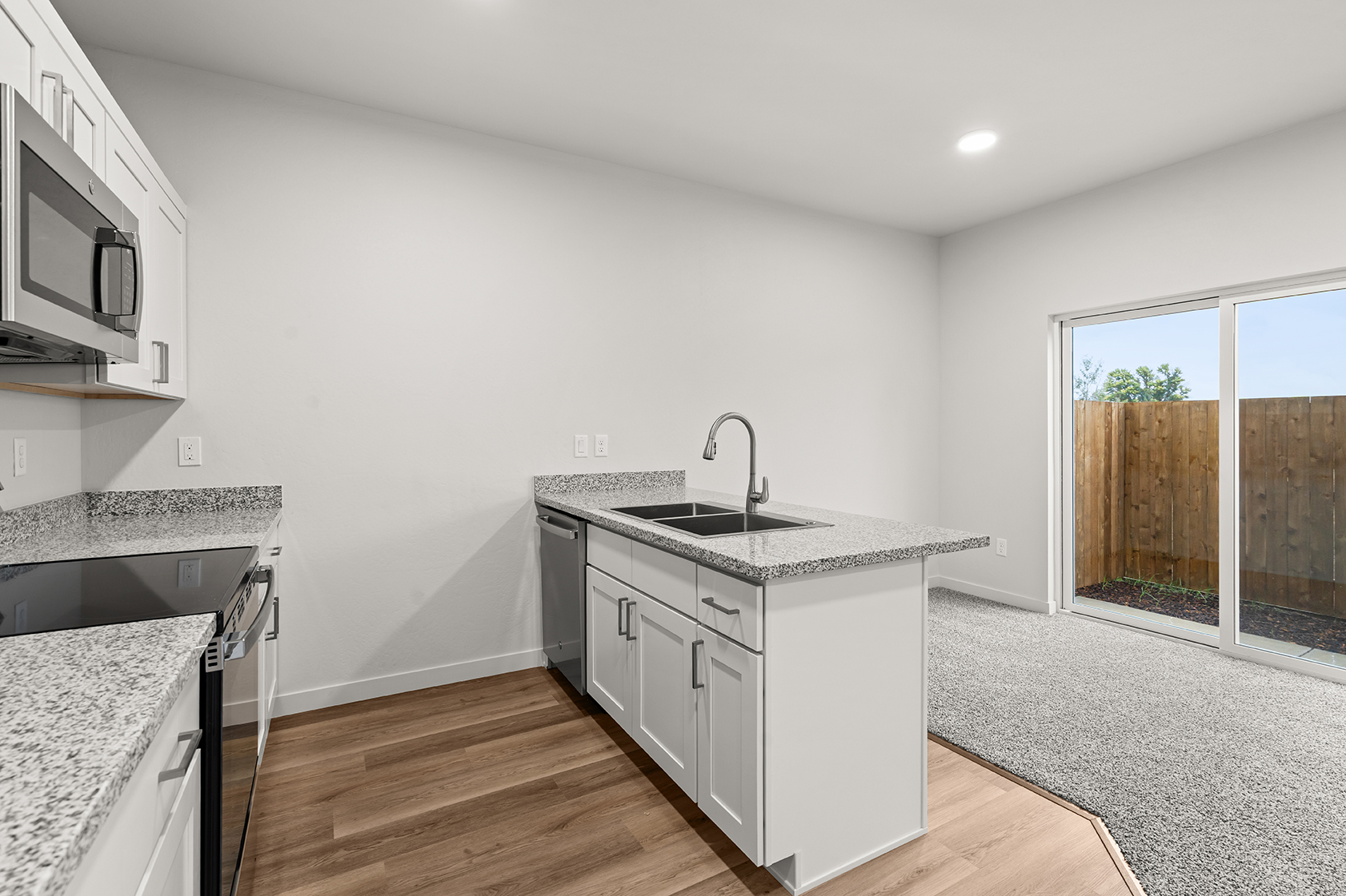 2028 Sunset Dr #7, Medford, OR 97501