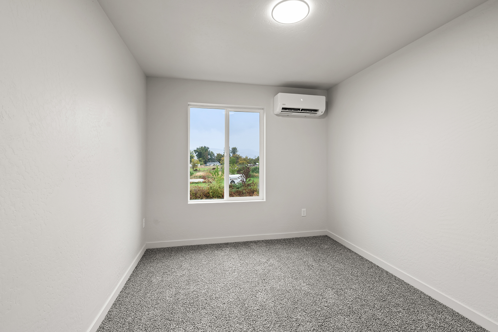 2028 Sunset Dr #7, Medford, OR 97501