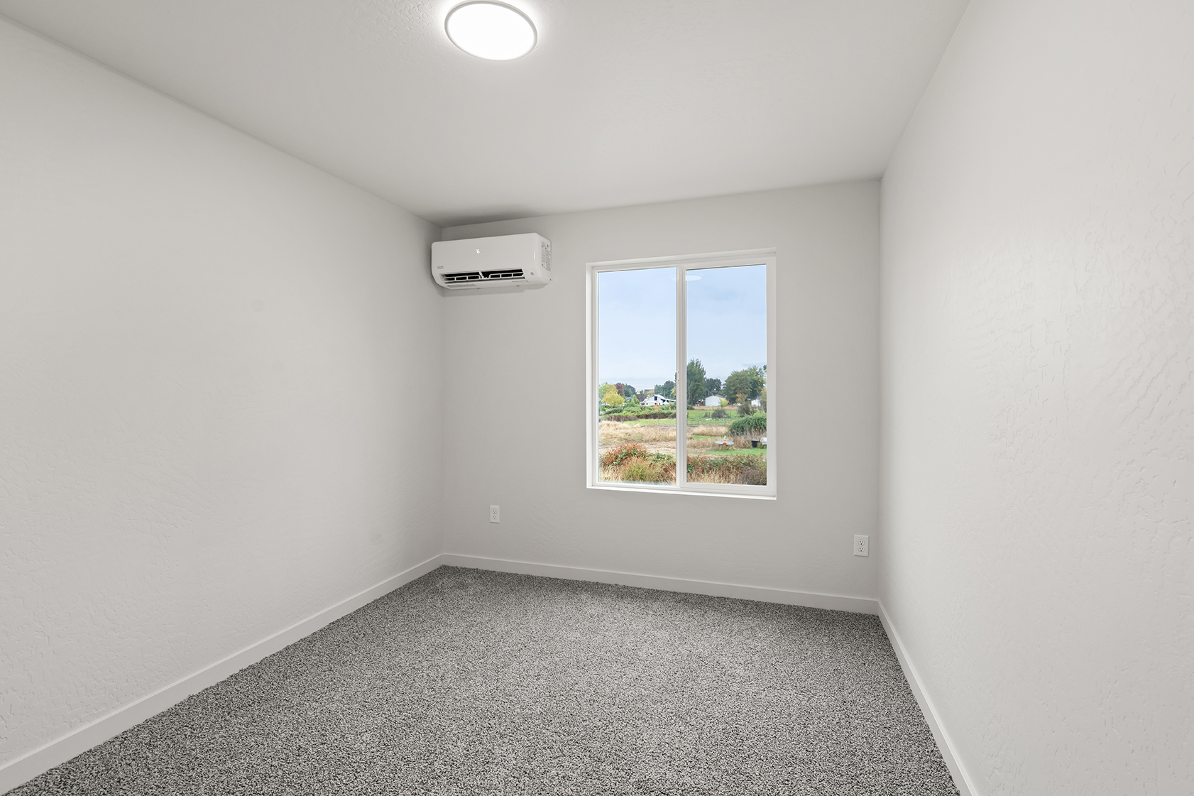 2028 Sunset Dr #7, Medford, OR 97501