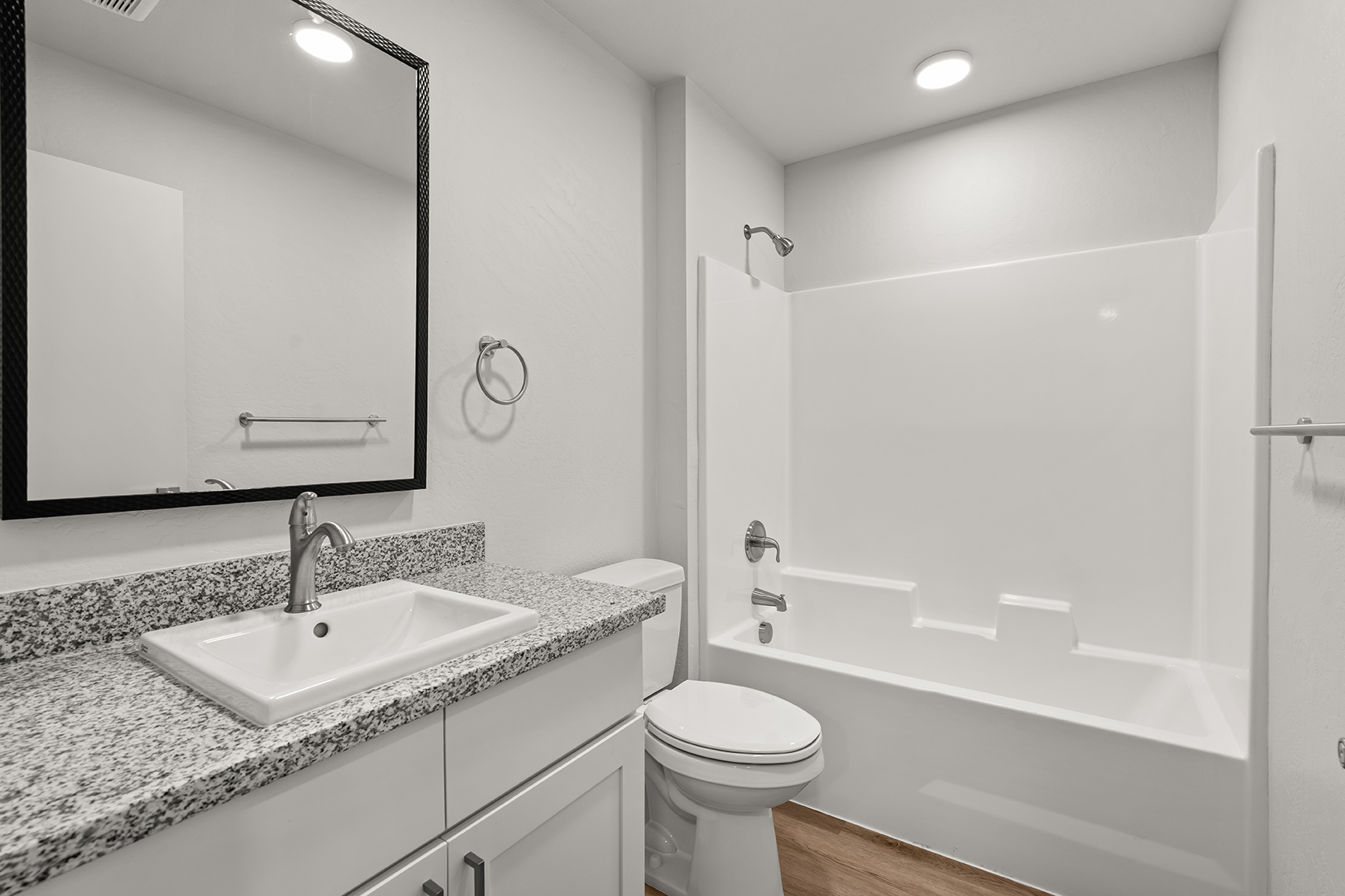 2028 Sunset Dr #7, Medford, OR 97501