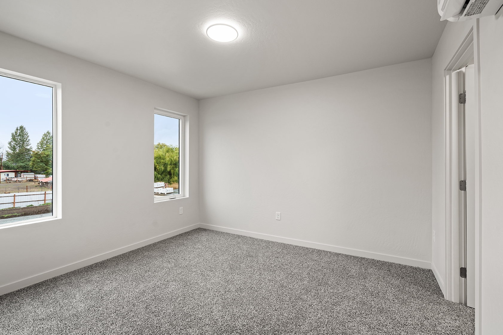 2028 Sunset Dr #7, Medford, OR 97501