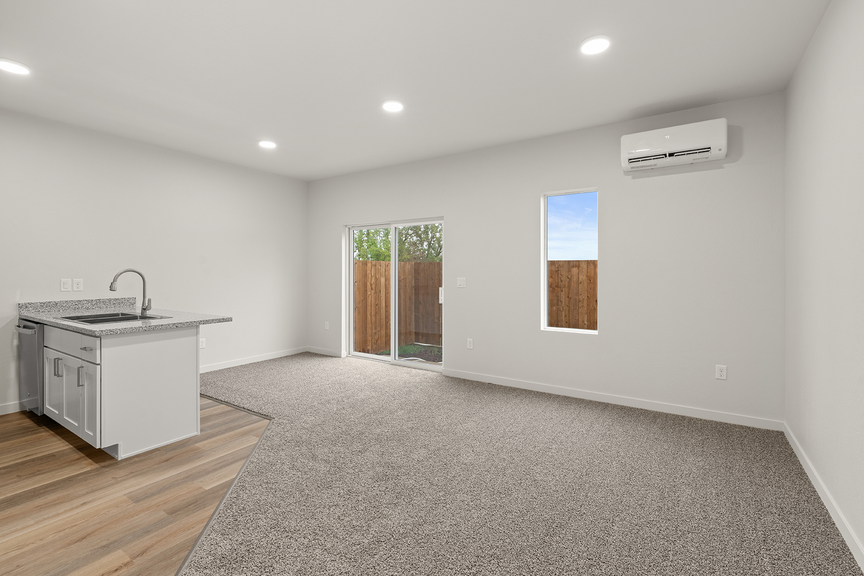 2028 Sunset Dr #8, Medford, OR 97501