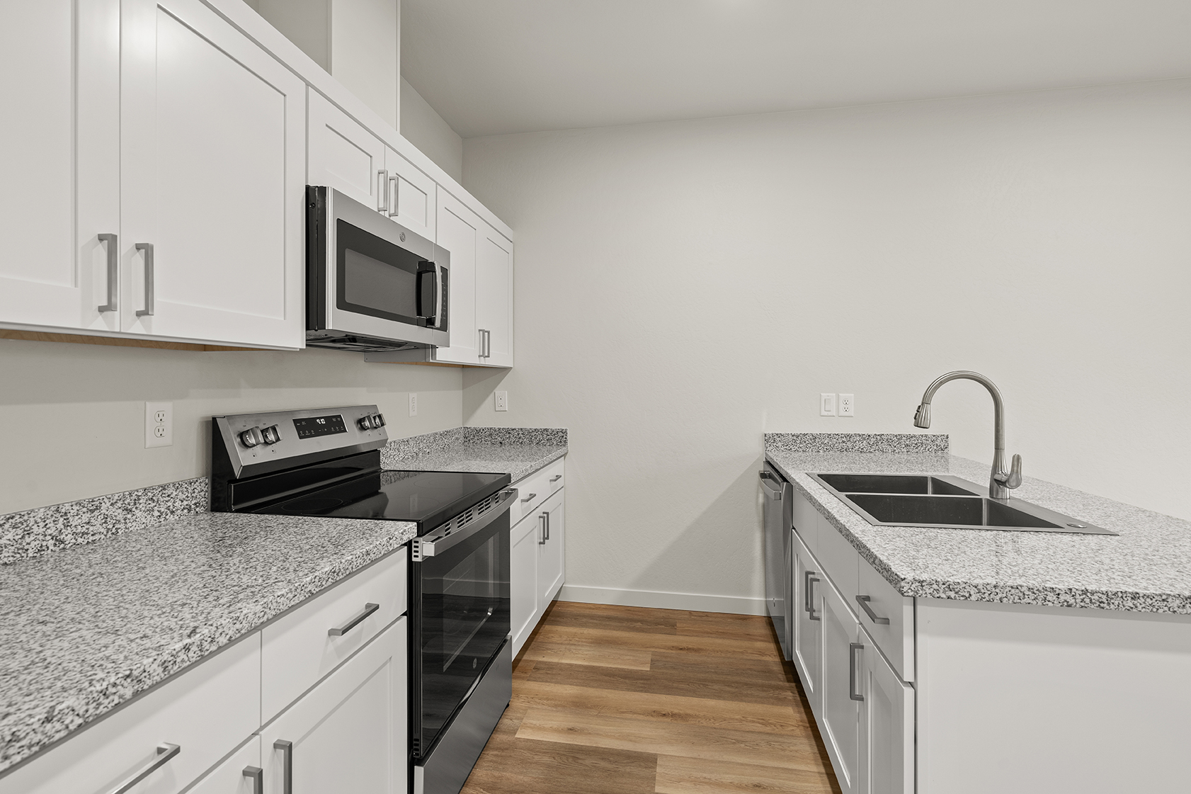 2028 Sunset Dr #8, Medford, OR 97501