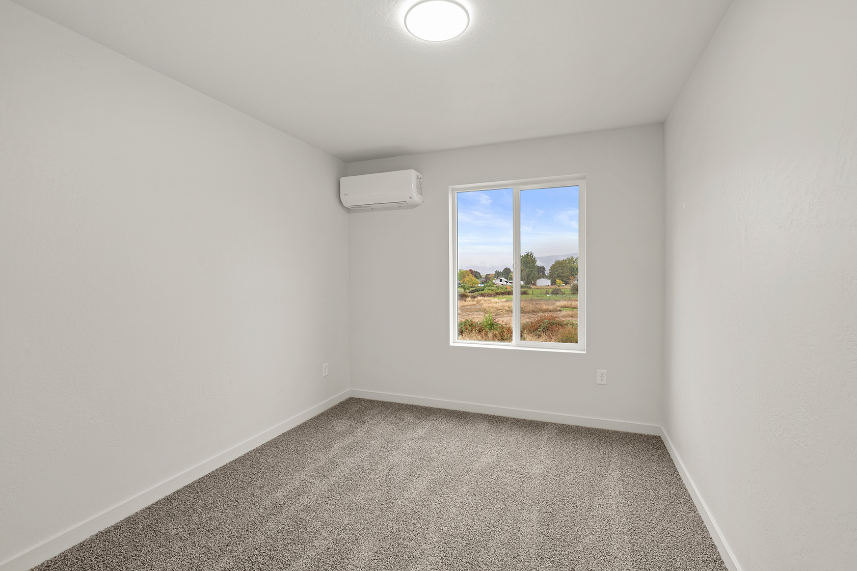 2028 Sunset Dr #8, Medford, OR 97501