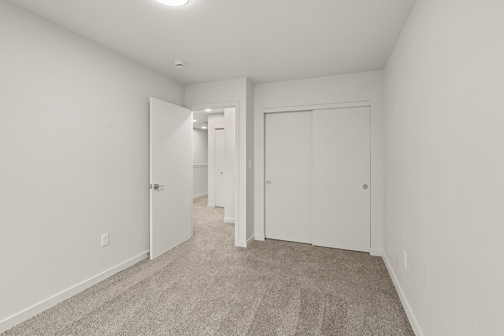 2028 Sunset Dr #8, Medford, OR 97501