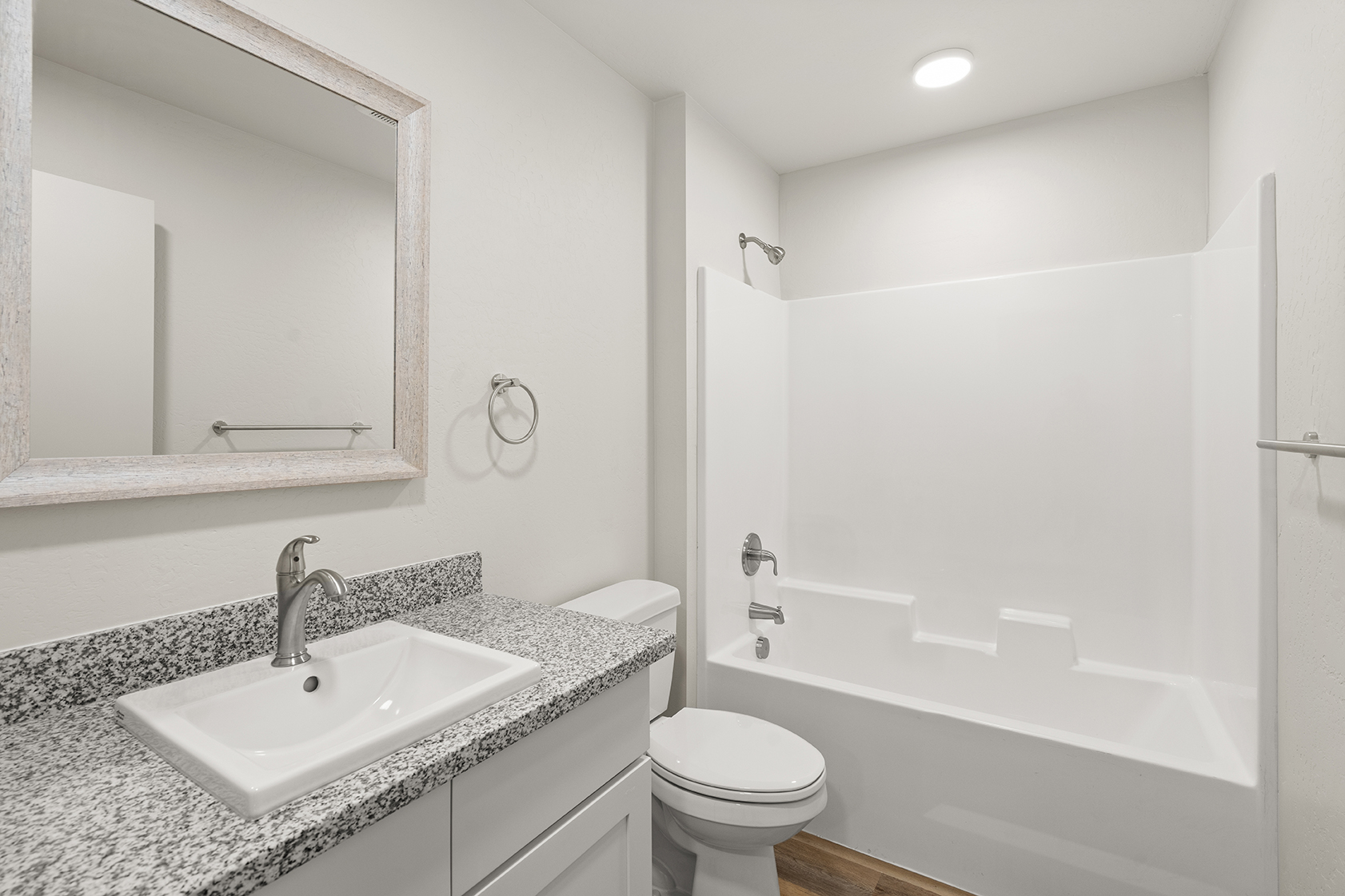 2028 Sunset Dr #8, Medford, OR 97501