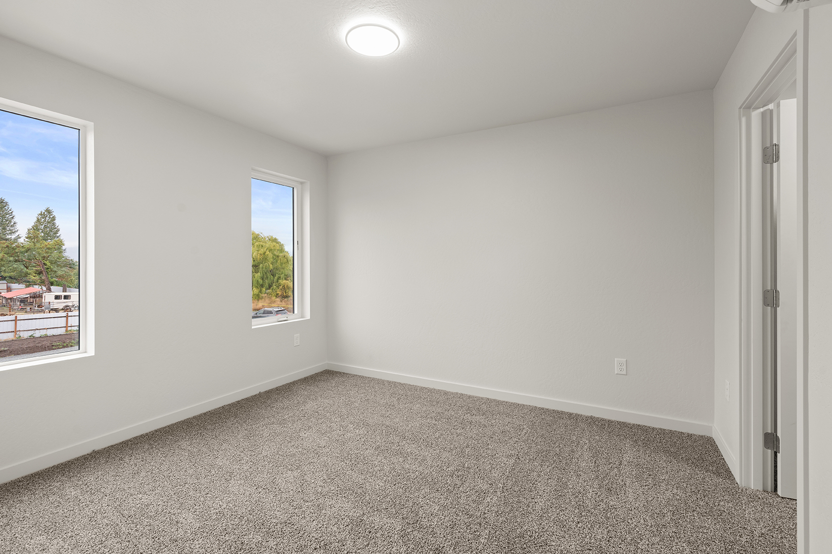 2028 Sunset Dr #8, Medford, OR 97501