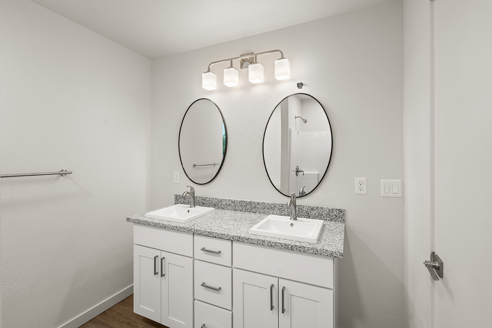 2028 Sunset Dr #8, Medford, OR 97501